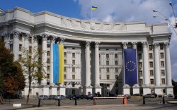 Киев призвал Москву отговорить ополченцев от выборов Киев призвал Москву отговорить ополченцев от выборов
